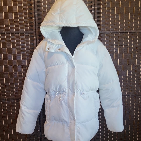 H&M Women's White Puffer Jacket - Picture 4 of 9